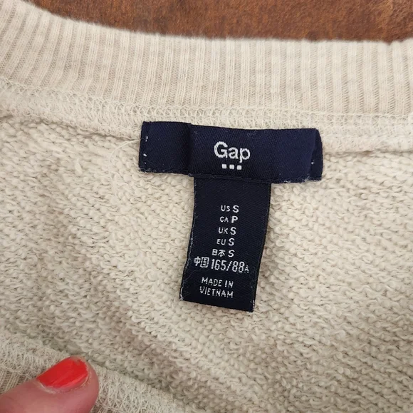 GAP Logo Beige Sweater - Picture 6 of 6